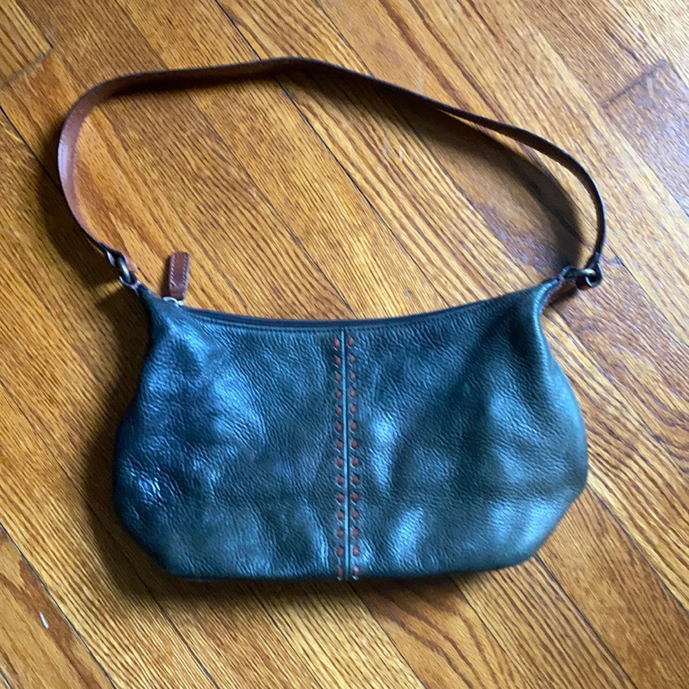 Fossil leather purse.